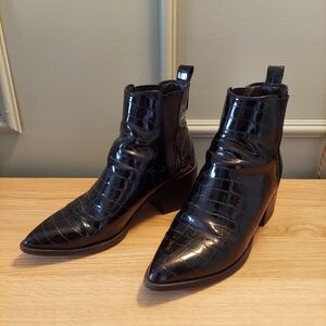 Women's Black Crocodile Pattern Boots